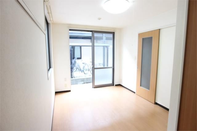 ��ʌ��������܎s�������˂R���ڂ̃A�p�[�g�̋��ԁE���r���O