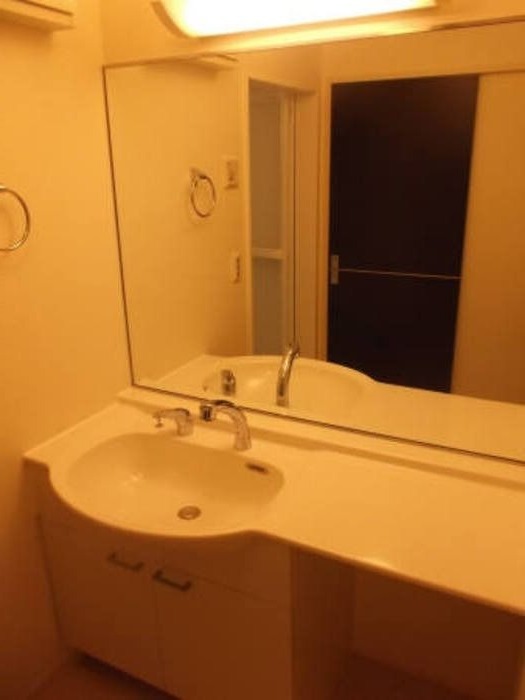 ��ʌ��z�J�s���C�N�^�E���P���ڂ̃A�p�[�g�̐��ʏ�