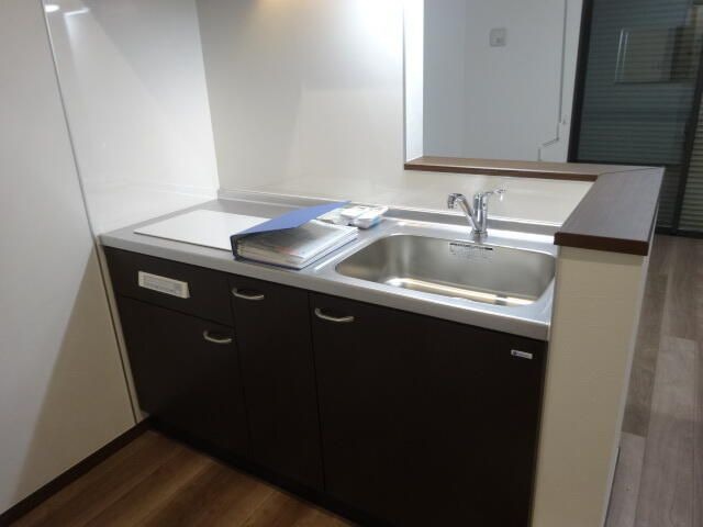 ��ʌ�����s�≺���S���ڂ̃A�p�[�g�̃L�b�`��