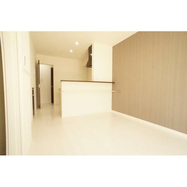 ��ʌ��������܎s�΋�����P���ڂ̃e���X�n�E�X�̋��ԁE���r���O