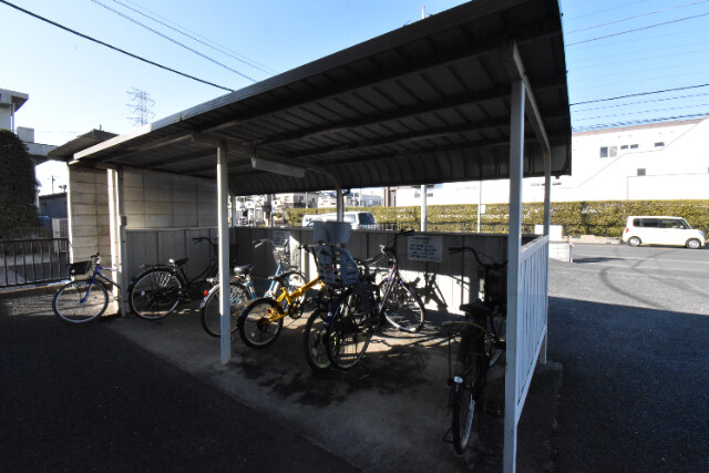 ��ʌ�����s�厚�Ɋ��̃A�p�[�g�̂��̑�