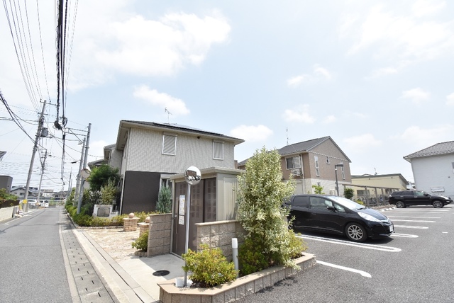 ��ʌ��������܎s����厚����{���̃A�p�[�g�̒��ԏ�