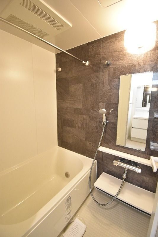 ��ʌ��������܎s�Y�a���ՂQ���ڂ̃}���V�����̃o�X