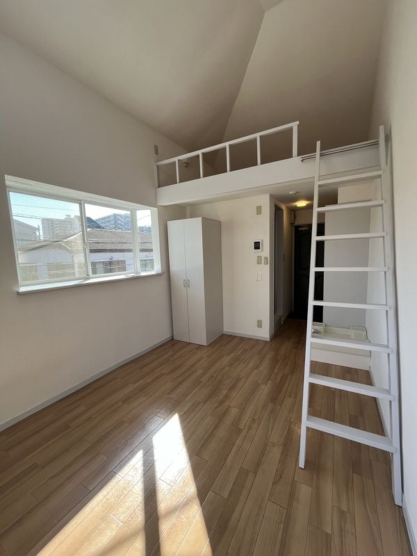 ��ʌ���z�s�厚���Ԃ̃A�p�[�g�̋��ԁE���r���O