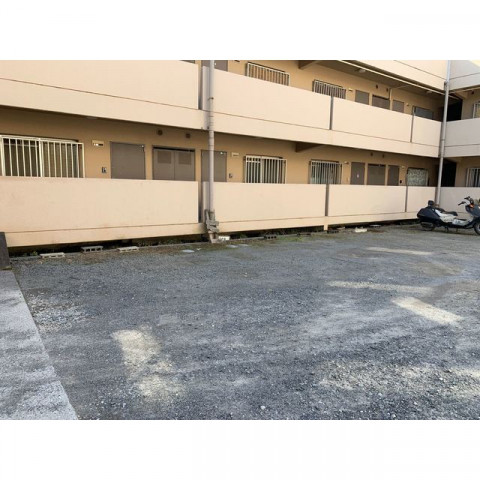 ��ʌ��z�J�s���z�J�P���ڂ̃}���V�����̒��ԏ�