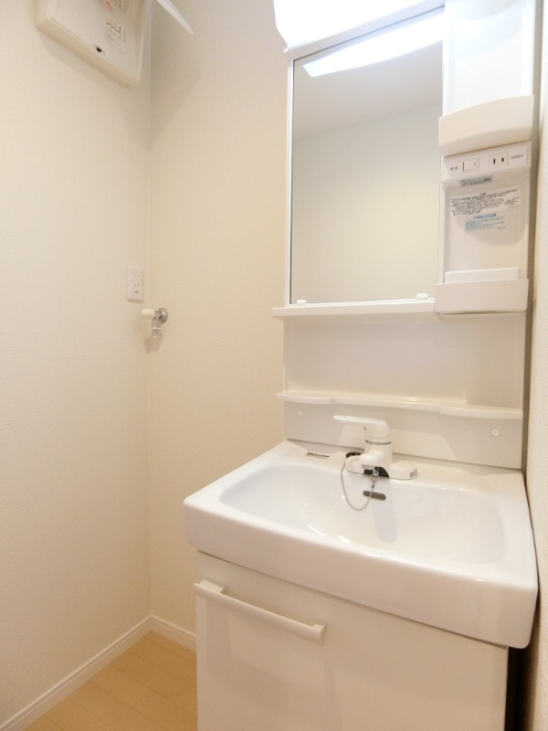 ��ʌ�����s�����R���ڂ̃A�p�[�g�̐��ʏ�