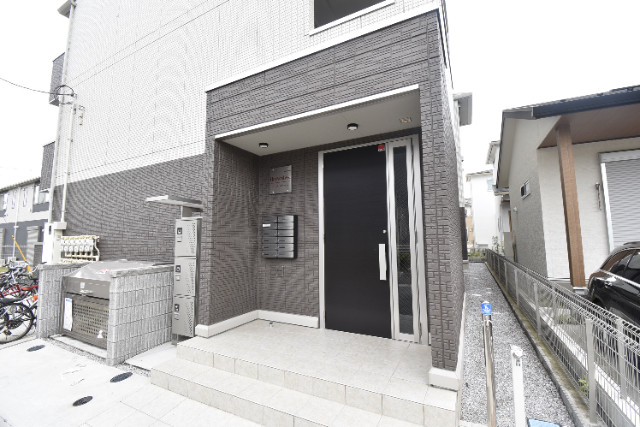 ��ʌ��������܎s���搼��{�Q���ڂ̃A�p�[�g�̃G���g�����X