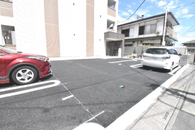 ��ʌ��z�J�s�퐶���̃}���V�����̒��ԏ�