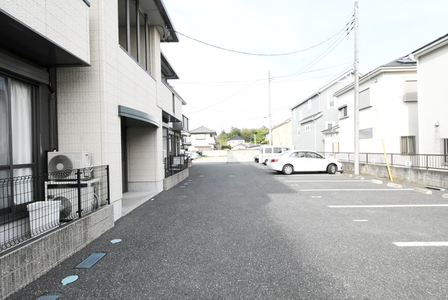 ��ʌ�����s�厚���s�̃A�p�[�g�̒��ԏ�