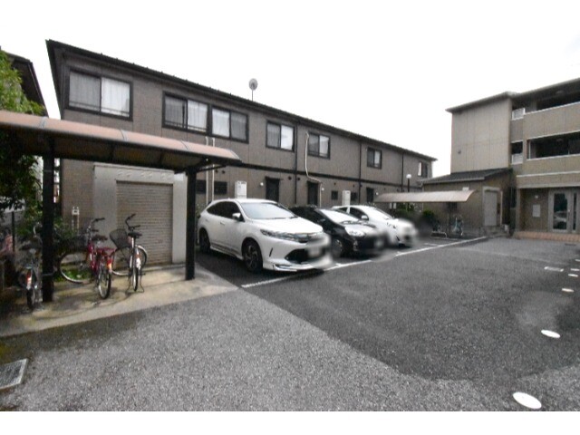 ��ʌ��z�J�s���z�J�Q���ڂ̃A�p�[�g�̒��ԏ�