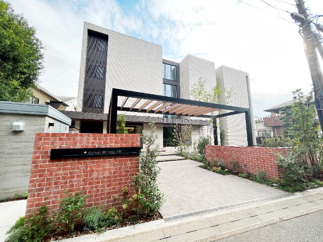 埼玉県さいたま市大宮区三橋１丁目1328-2のマンションの建物外観